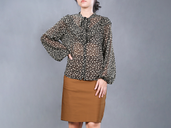 XH113337 Pleated Blouse Lady