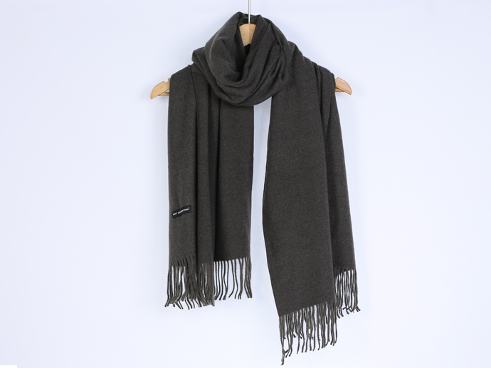 XS13412 Scarf Lady
